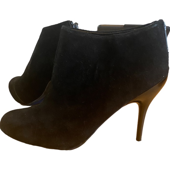 Kenneth Cole reaction suede Joni arc heeled booties - Picture 1 of 14